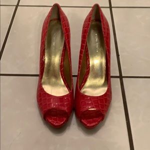 Nine West Heels in Pink Snakeskin Size7.5